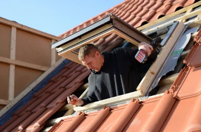 Pose de fenêtres de toit Velux à Niévroz